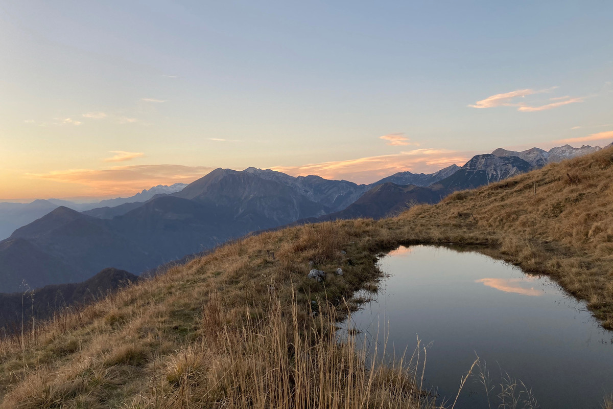 Levo-desno/med-nebom-in-zemljo