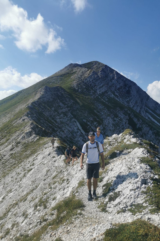 pohodniski-izlet-z-razgledi-od-alp-do/po-grebenu